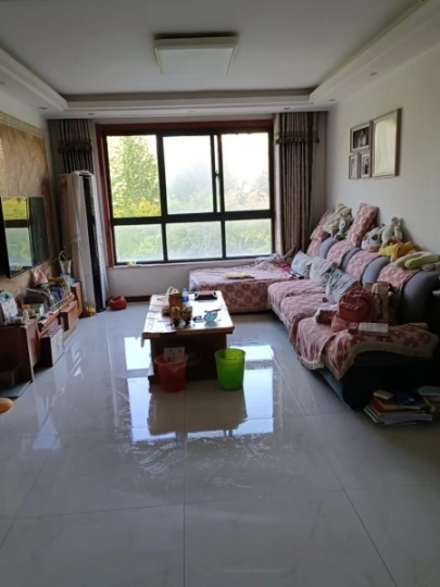 急售風(fēng)水好房子，簡裝，送品牌家具家電，可拎包入住