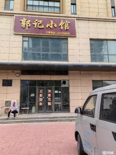 地理位置優(yōu)越，人流量大，有固定客源，本人家里有事，現(xiàn)在忍痛轉(zhuǎn)讓，無轉(zhuǎn)讓費(fèi)